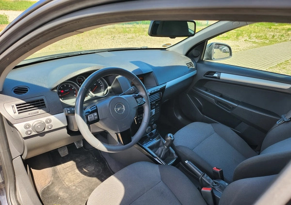 Opel Astra cena 18900 przebieg: 222929, rok produkcji 2010 z Piła małe 466